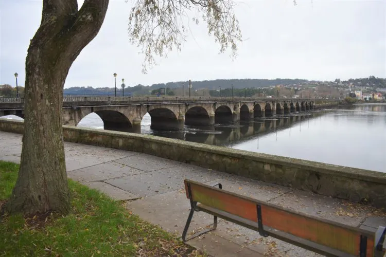 Ponte sobre o río Eume que conecta os concellos de Cabanas e Pontedeume.