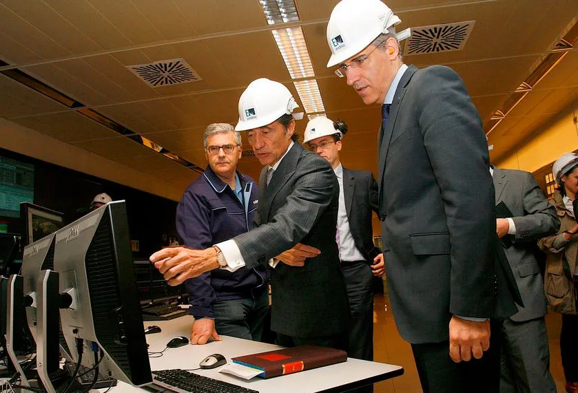 Francisco Conde durante una visita a la central térmica de Endesa en As Pontes