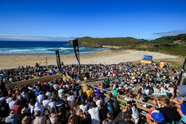 La playa de Pantín acogerá un año más el evento de la World Surf League