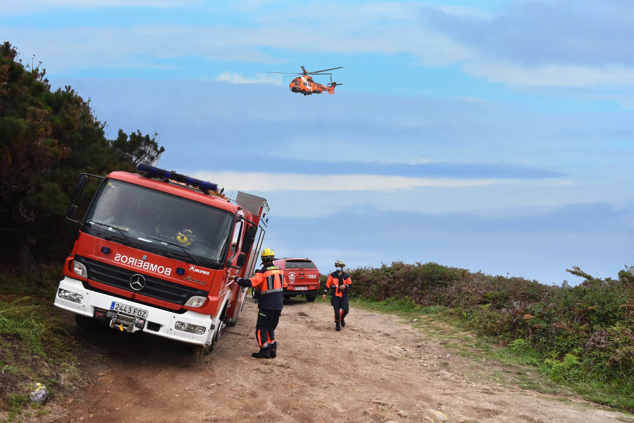 Imagen de archivo de los Bomberos de Ferrol en un rescate en la costa de Ferrol