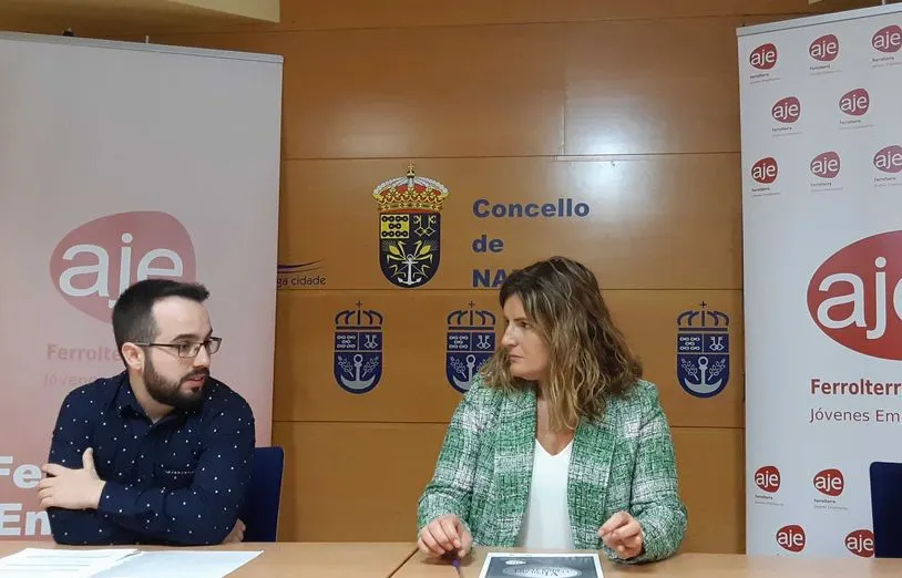 Foto de arquivo de Luis González, presidente de AJE e Marián Ferreiro, alcaldesa de Narón