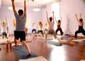 imagen de archivo de clases de yoga