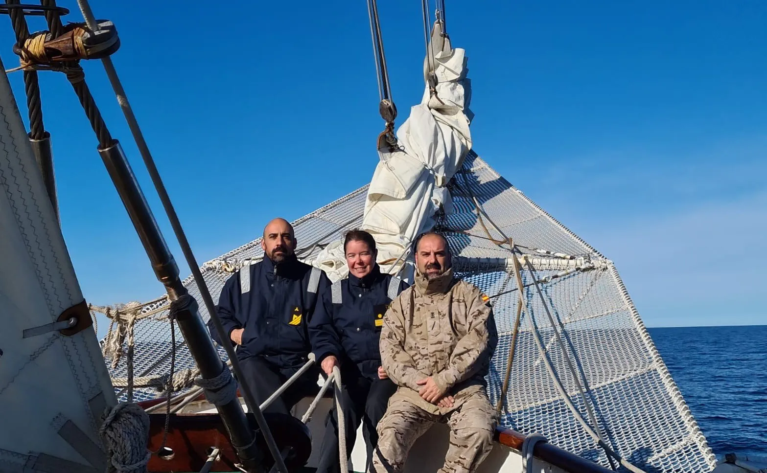 Antonio, Rebeca e Adolfo, nunha recente travesía polo Atlántico sur a bordo de Elcano.