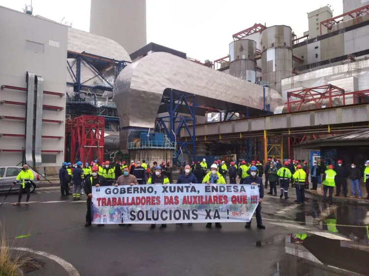 Trabajadores de Endesa y de auxiliares durante una de las protestas del pasado invierno