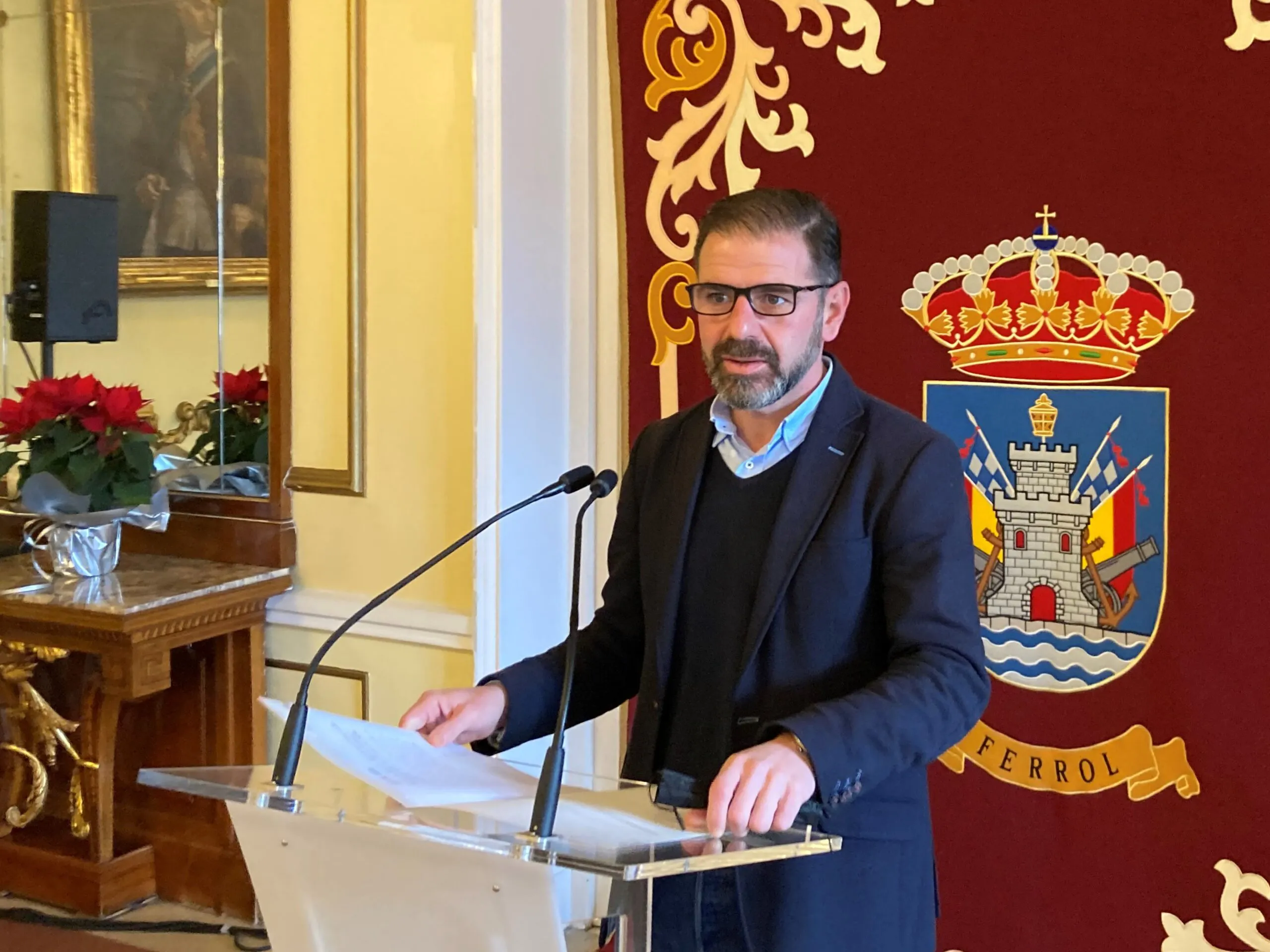 Archivo - El alcalde de Ferrol, Ángel Mato, durante una comparecencia en el concello