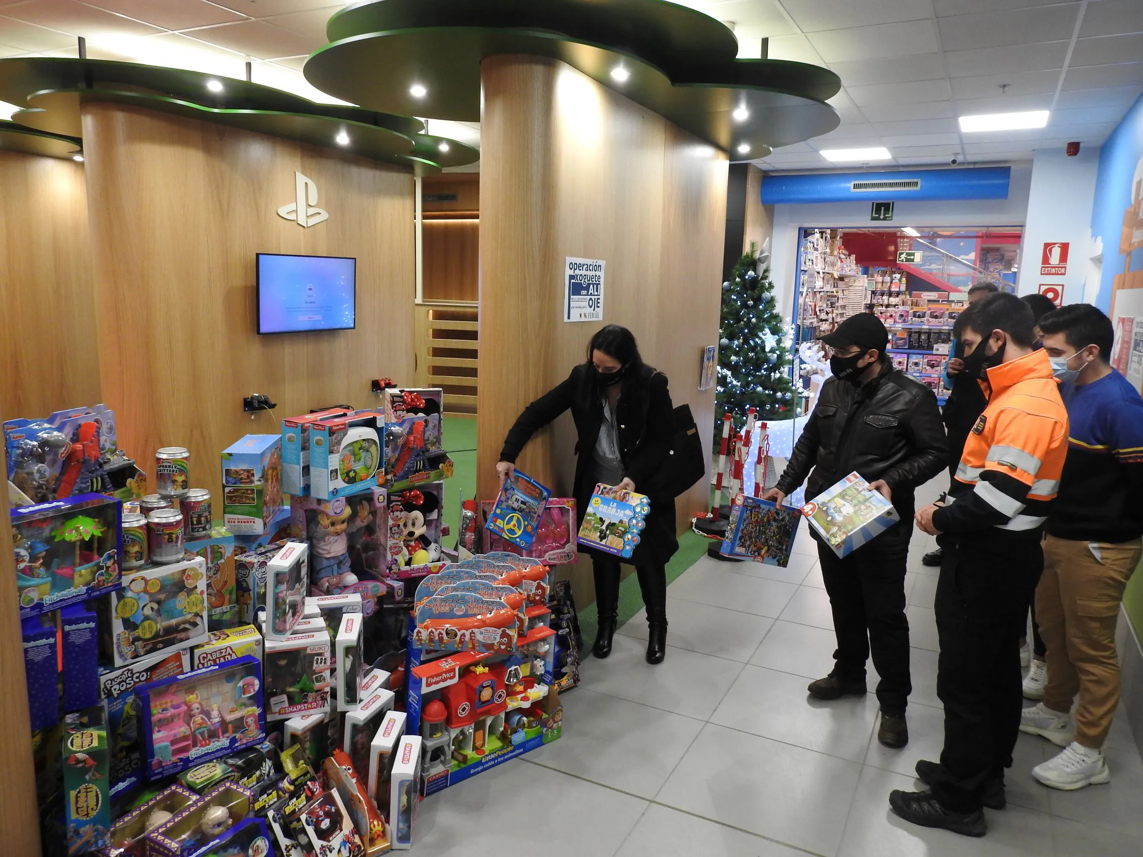 En total se recogieron más mil juguetes para los niños y niñas con menos recursos