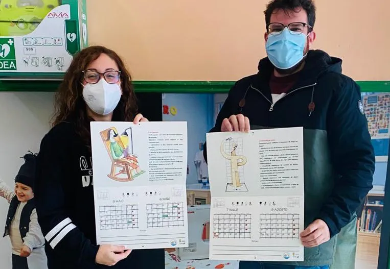 El concejal Manuel Martínez entregó hoy varios cientos de ejemplares al CEIP Nicolás del Río