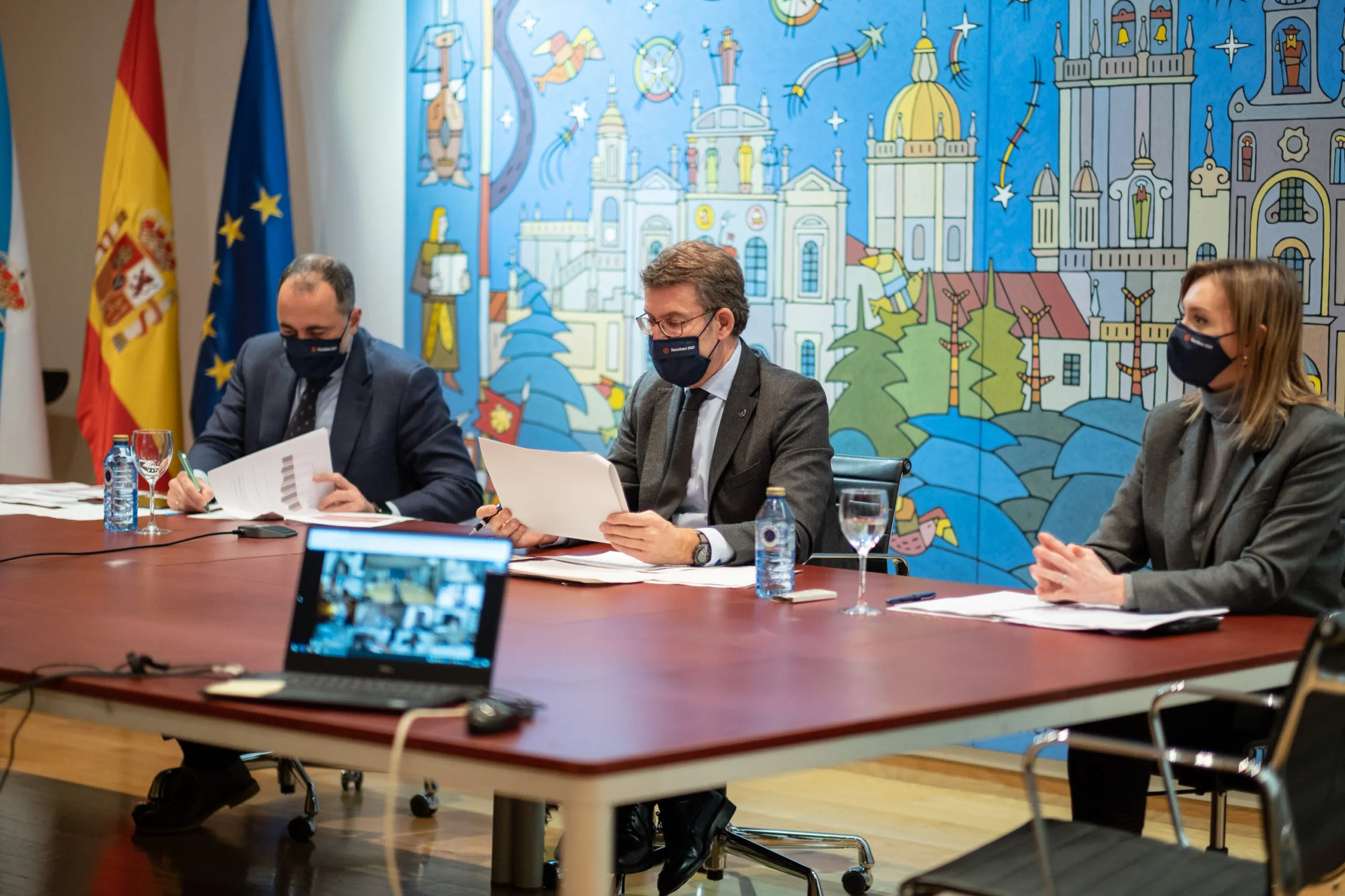 El titular del Gobierno gallego, Alberto Núñez Feijóo, se reúne por videoconferencia con el comité clínico de expertos sanitarios