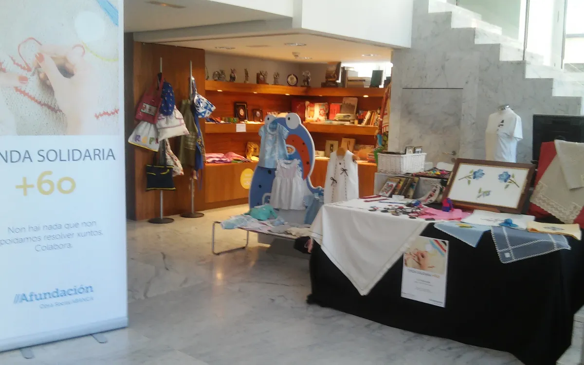 Mercadillo solidario del Espazo+60 de Afundación