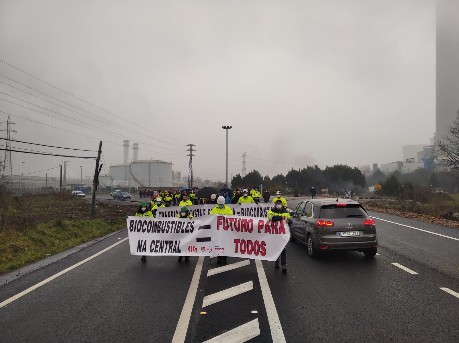 Los trabajadores cortaron el acceso por carretera a la planta | CIG