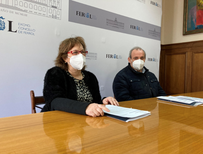 La concejala, María Teresa Deus, y el médico, Carlos Piñeiro