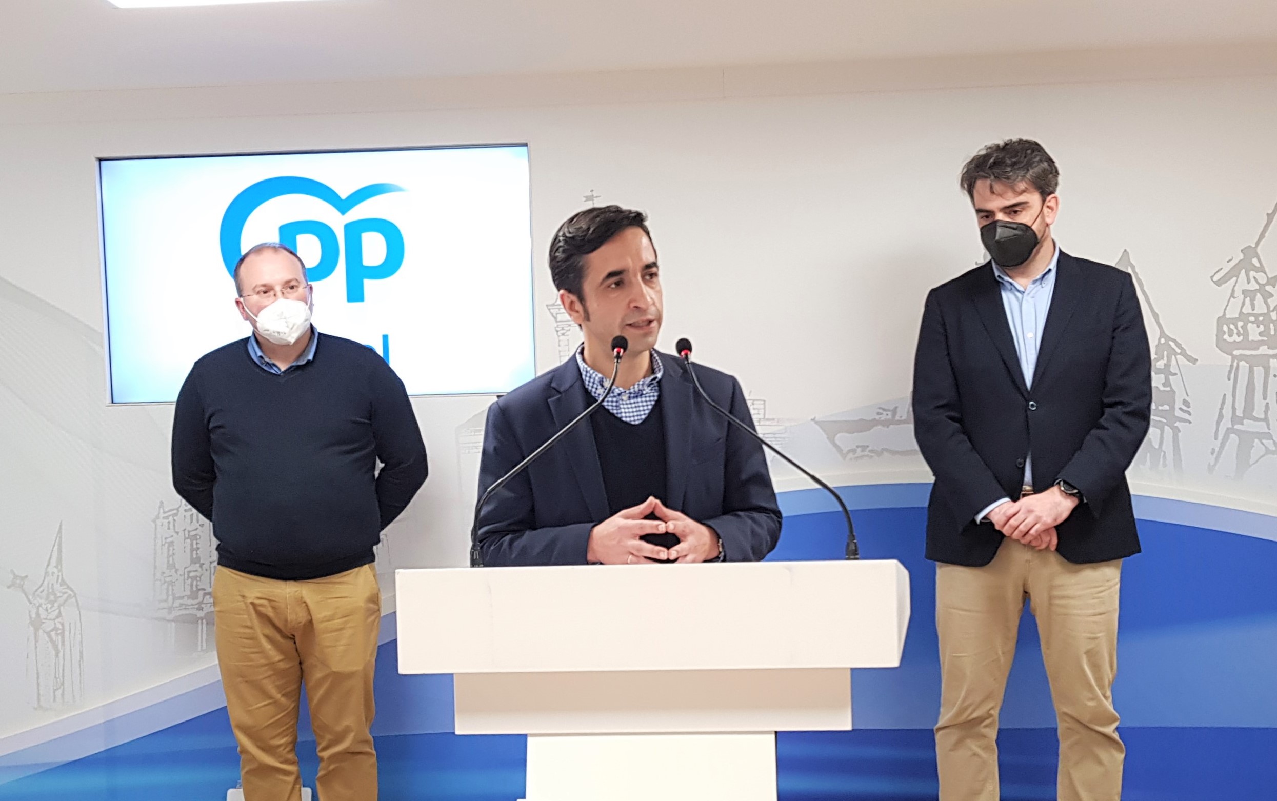 Miguel Tellado, José Manuel Rey y Diego Calvo, durante la comparecencia esta mañana en Ferrol