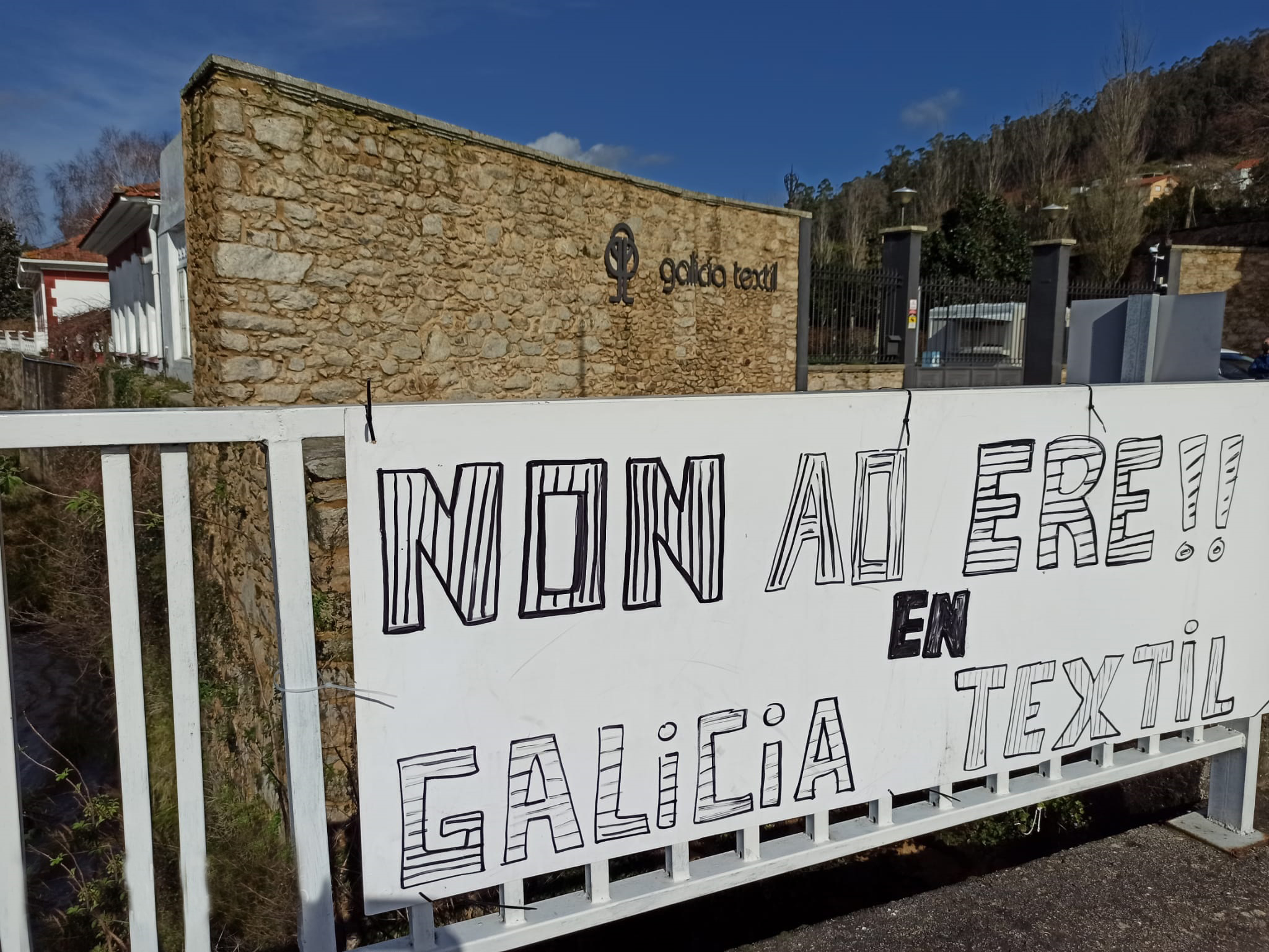 Pancantar reivindicativa frente a la fábrica, en Neda | CIG