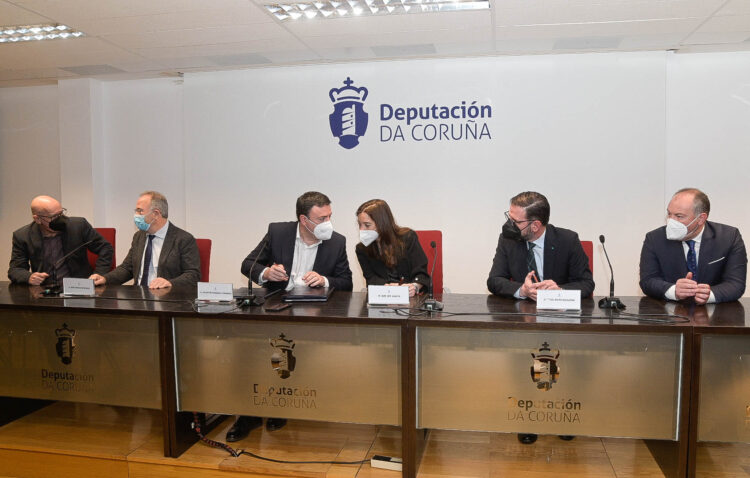 Los alcaldes de las tres ciudades firmaron esta mañana sendos convenios en la sede de la Diputación