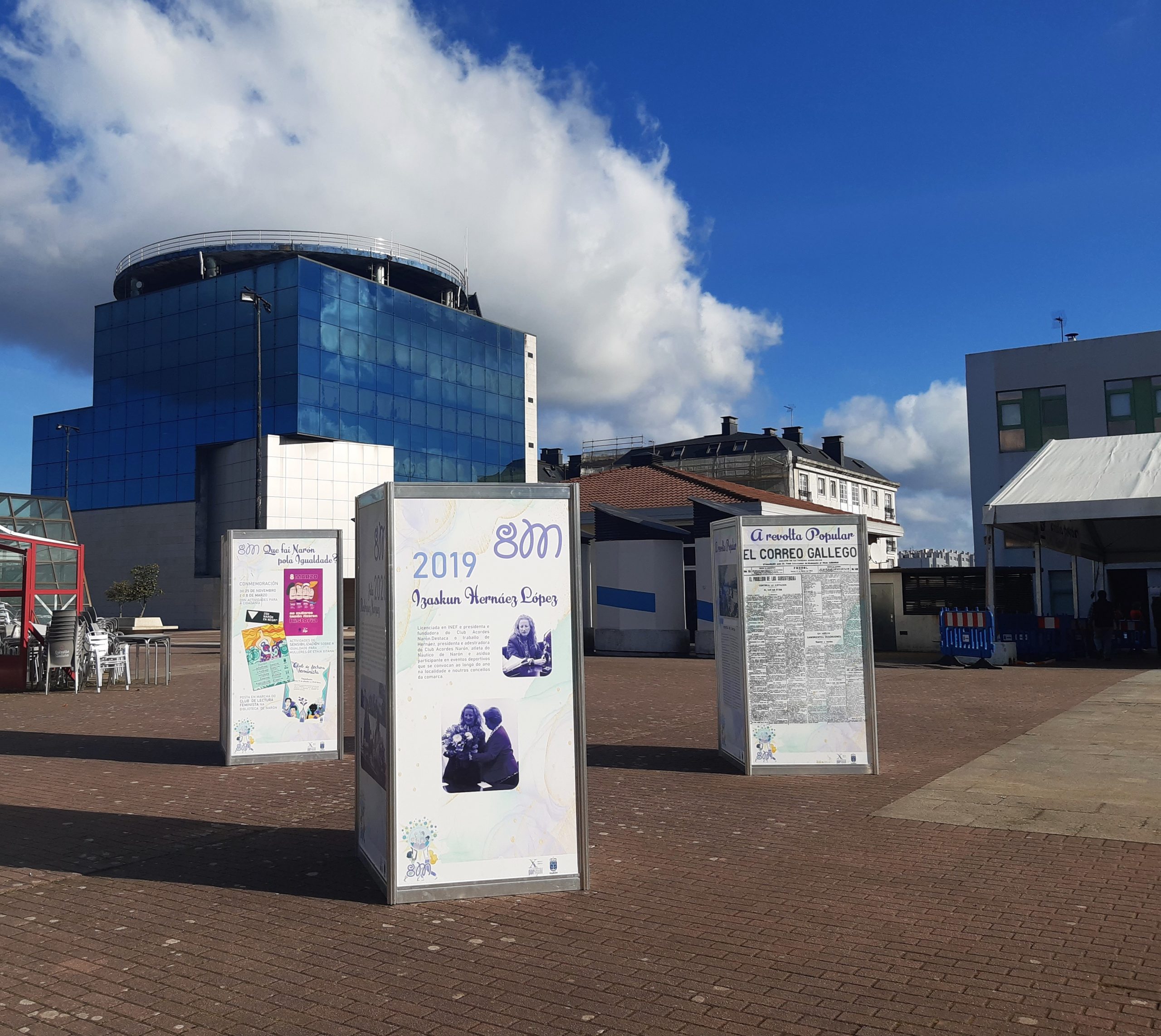 La exposición itinerante ´Mulleres en Narón´ en la Praza Galicia
