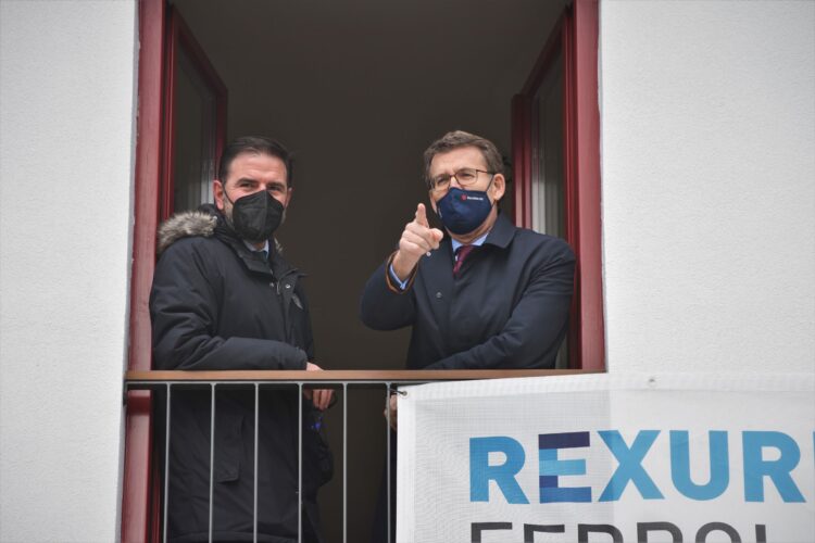 Archivo - Mato y Feijóo durante la presentación del programa en Ferrol Vello