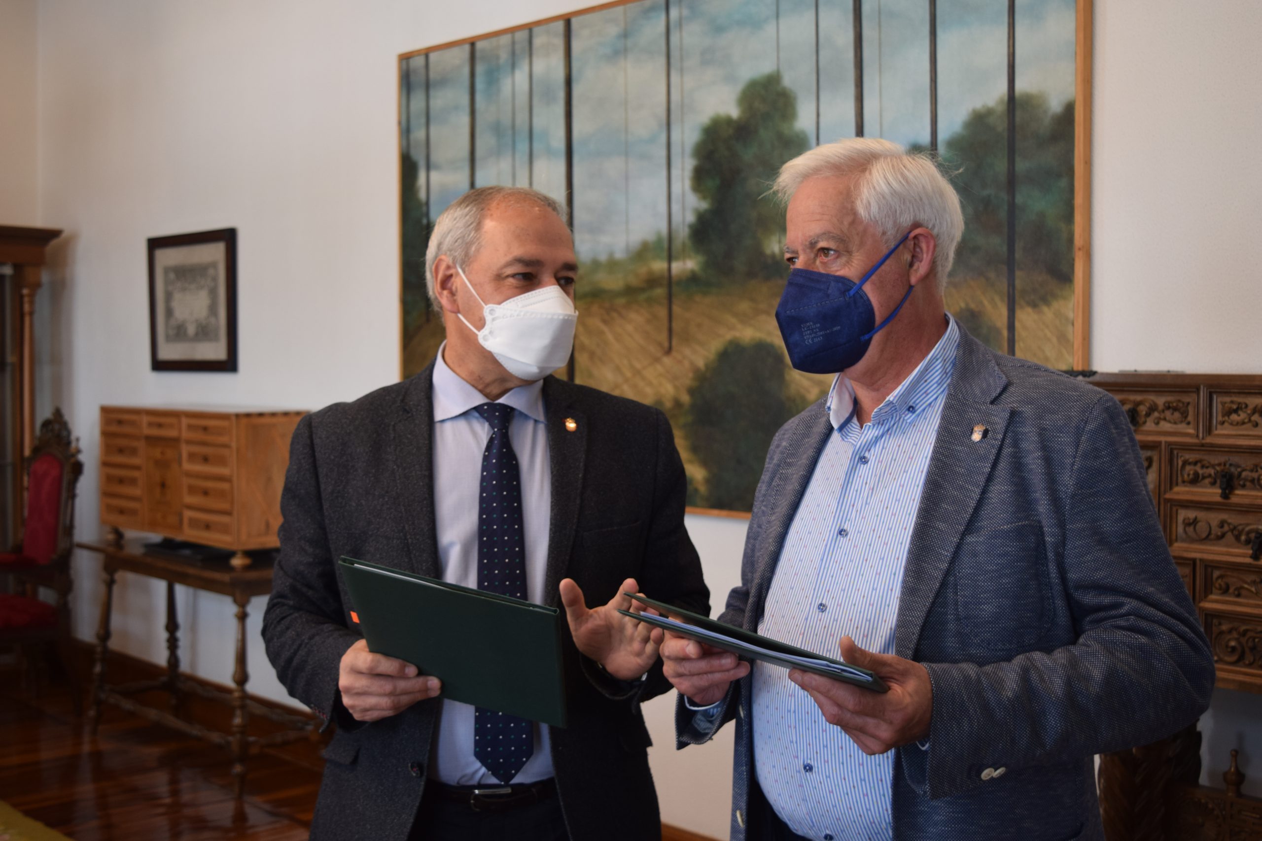 Ambos dirigentes durante la firma del convenio | DIPUTACIÓN DE LUGO