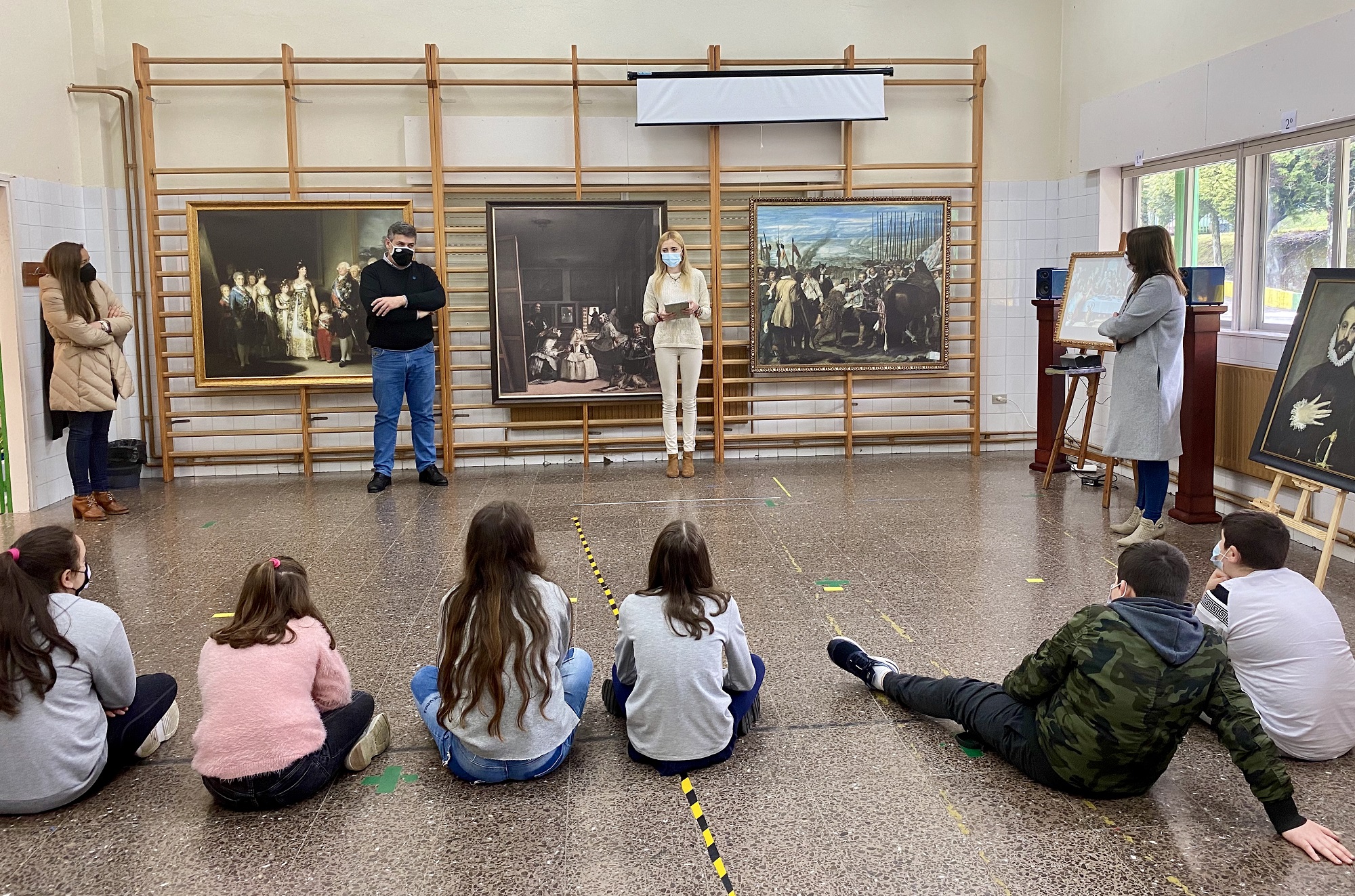 La primera exposición se realizó en el colegio de A Maciñeira