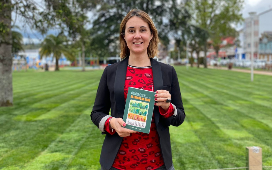 La edil pontesa Elena Lopez presentó la nueva guía divulgativa