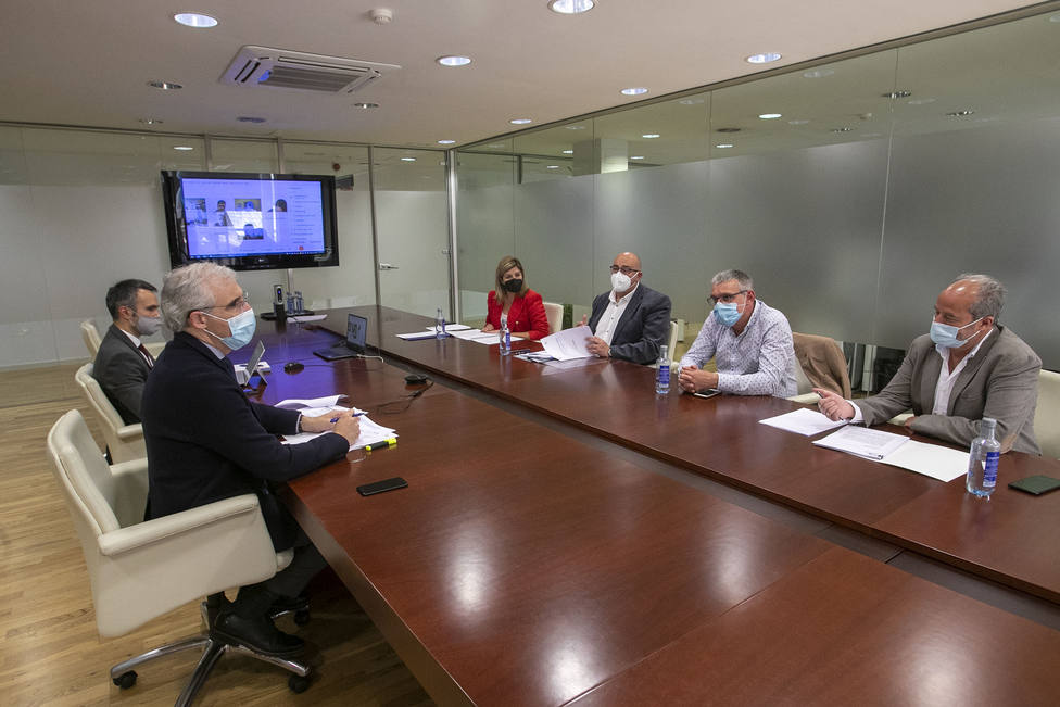 Reunión de alcaldes de Ferrolterra con el conselleiro Francisco Conde