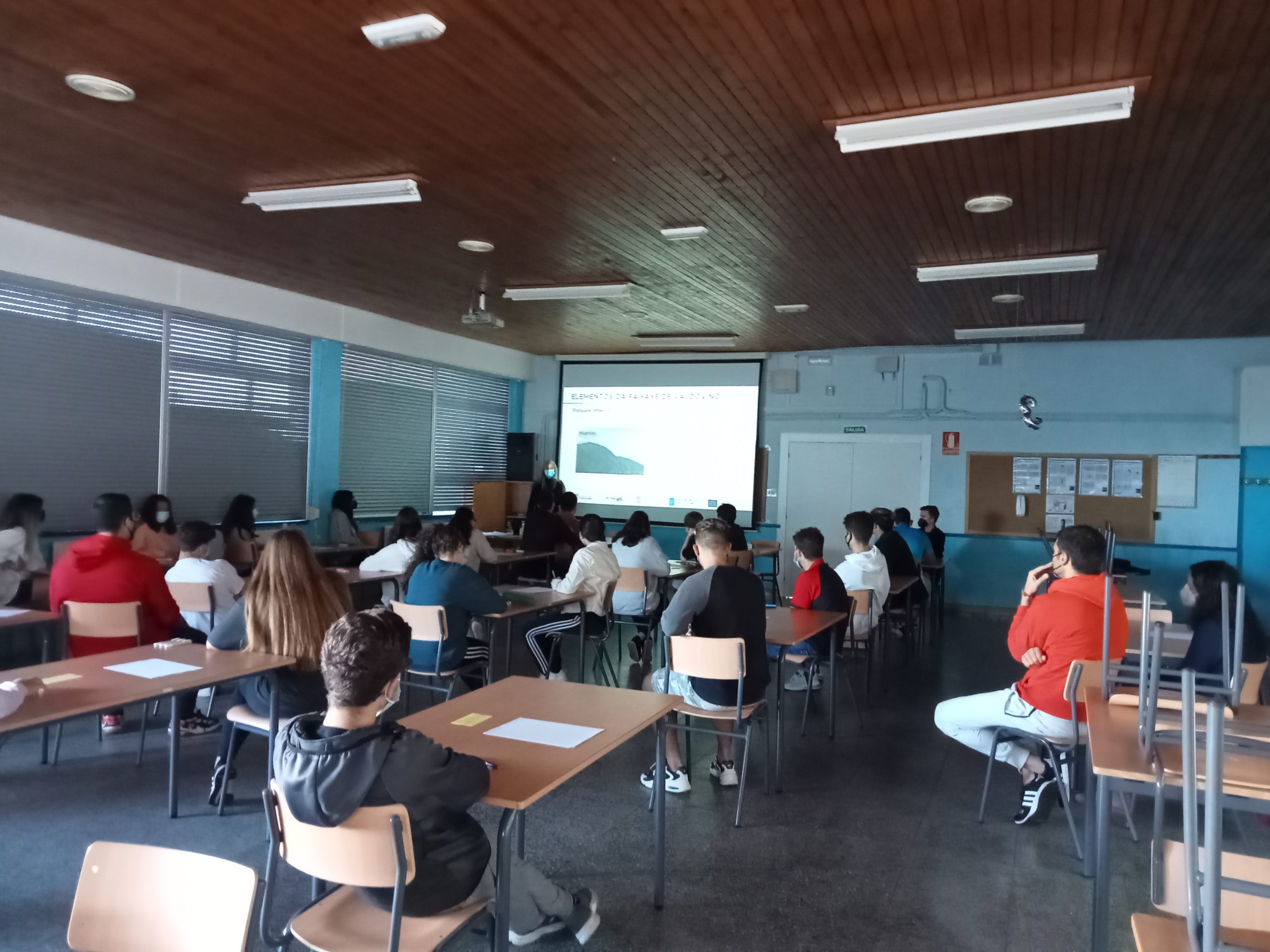 Uno de los talleres con el alumnado de secundaria del CPI Atios