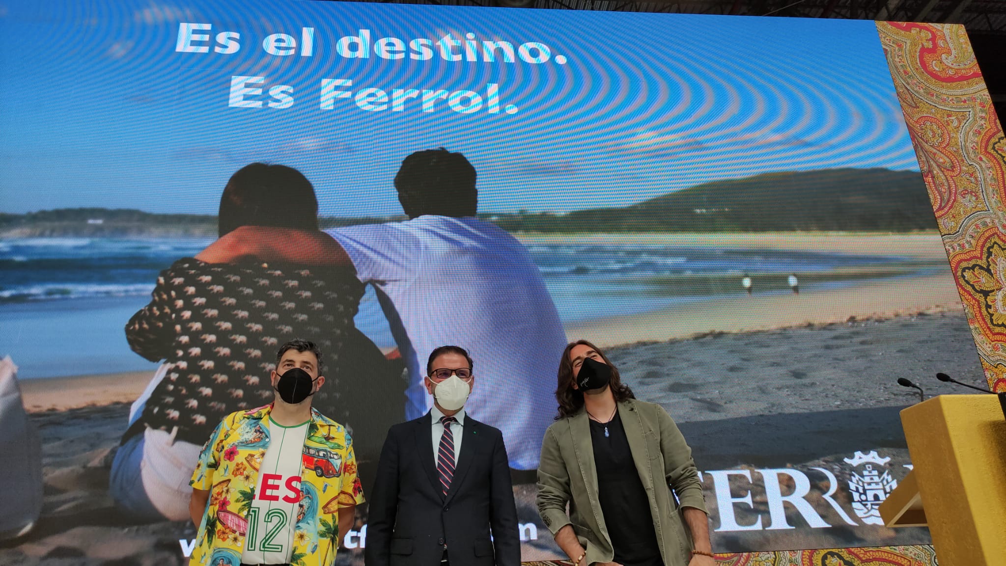 El alcalde de Ferrol, Ángel Mato, estuvo acompañado de los artistas Pepo Suevos y Andrés Suárez
