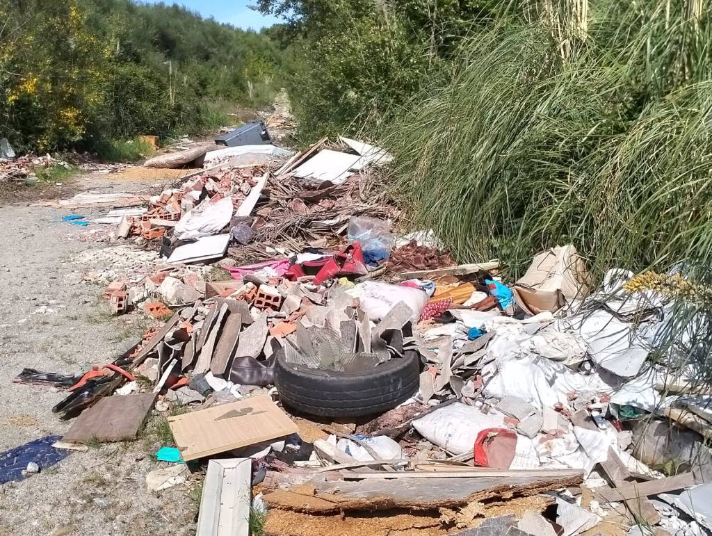Escombrera incontrolada en la zona de Santa Cecilia