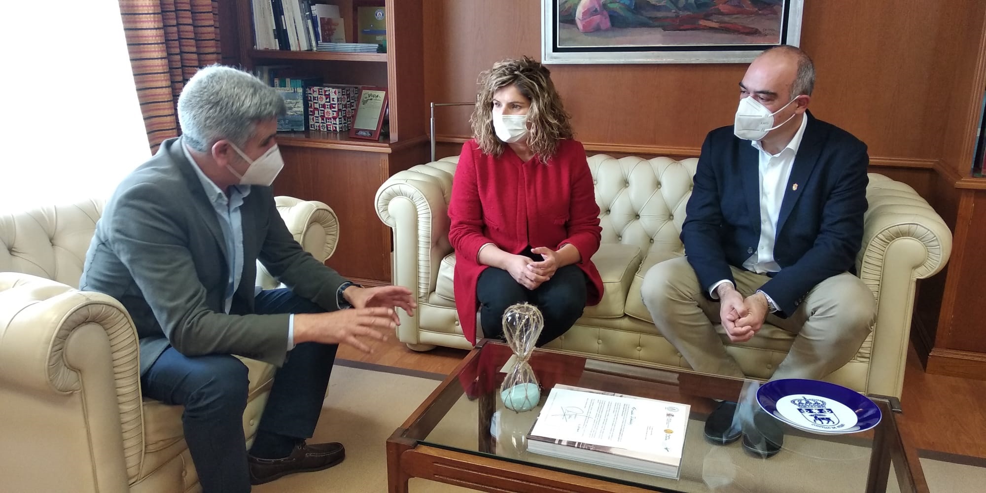 El presidente de la Autoridad Portuaria, la alcaldesa de Narón y el concejal de Promoción Económica de Narón, David Pita,en la visita de esta mañana.