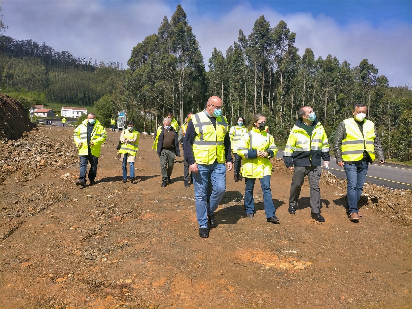 Visita de la titular de la Xunta y el alcalde de Valdoviño a la zona de obras