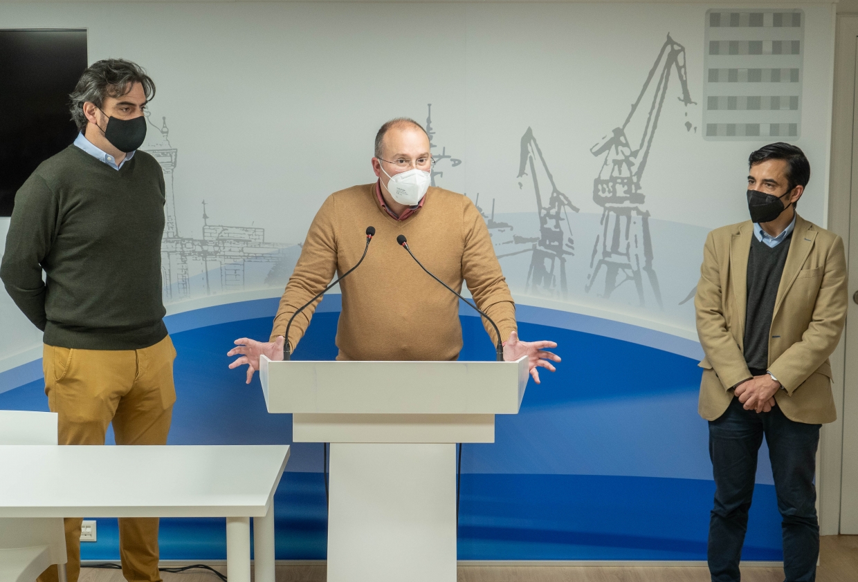 Diego Calvo, Miguel Tellado y José Manuel Rey Varela, comparecieron en Ferrol