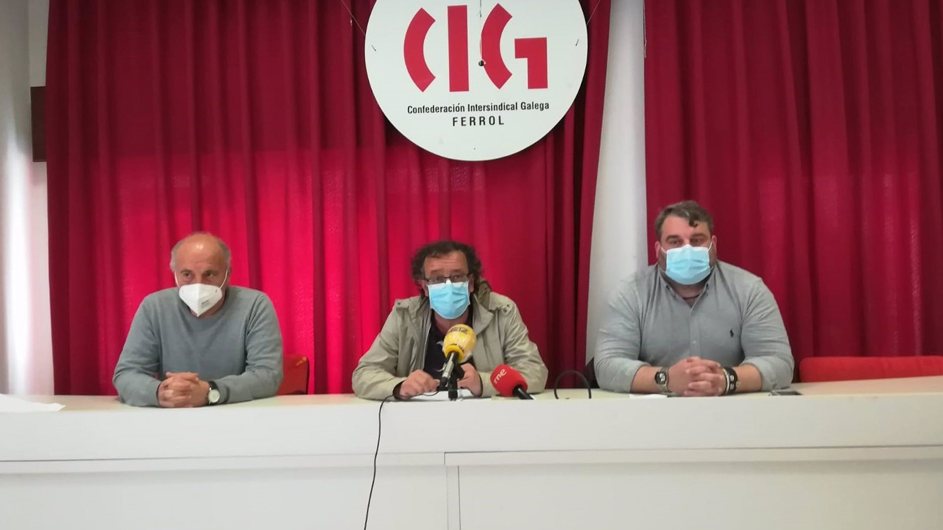 Los portavoces de los sindicatos CIG, CC.OO. y UGT mostraron hoy su rechazo al plan