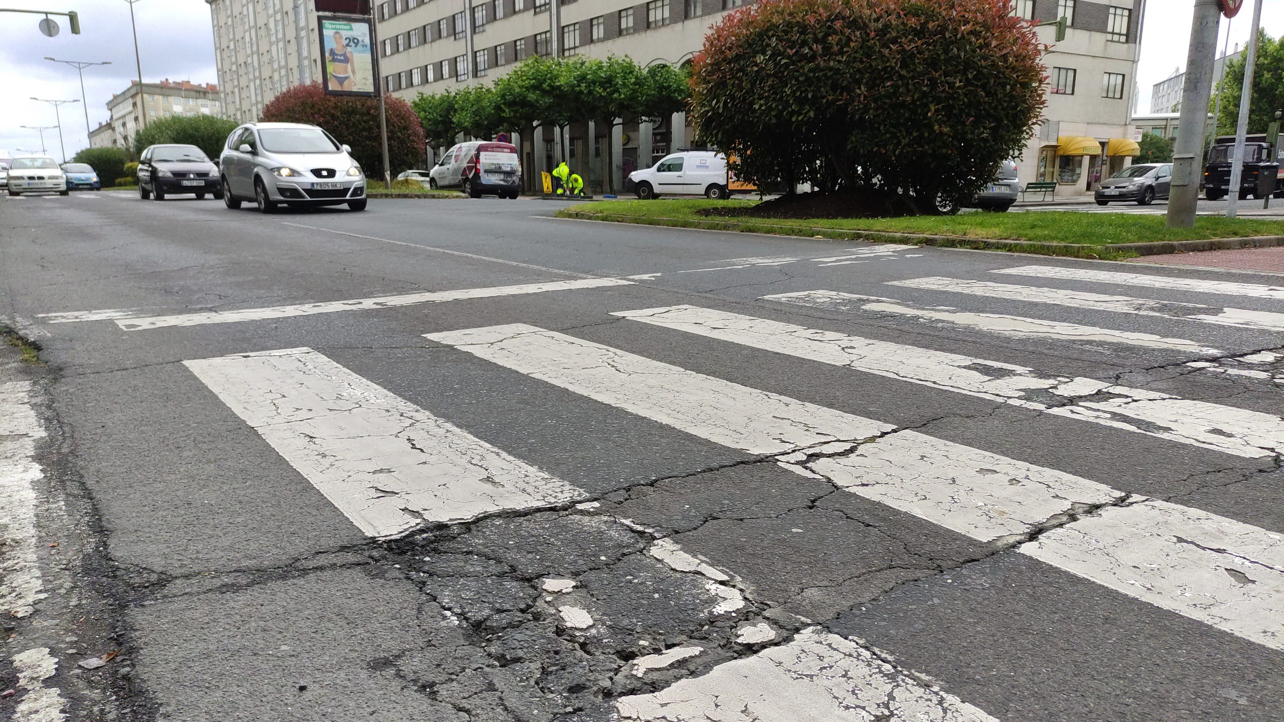El actual pavimento presenta un importante deterioro