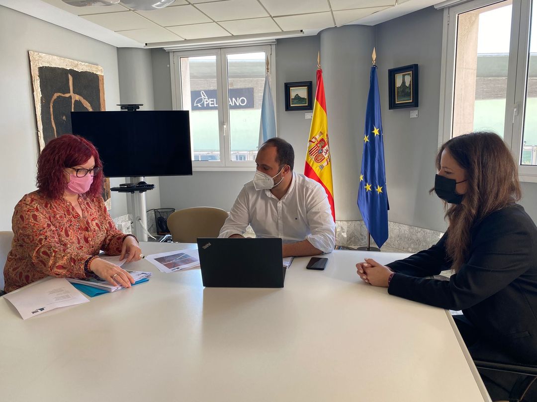 La ediles de Fene se reunieron con el portavoz del gobierno provincial Bernardo Fernández