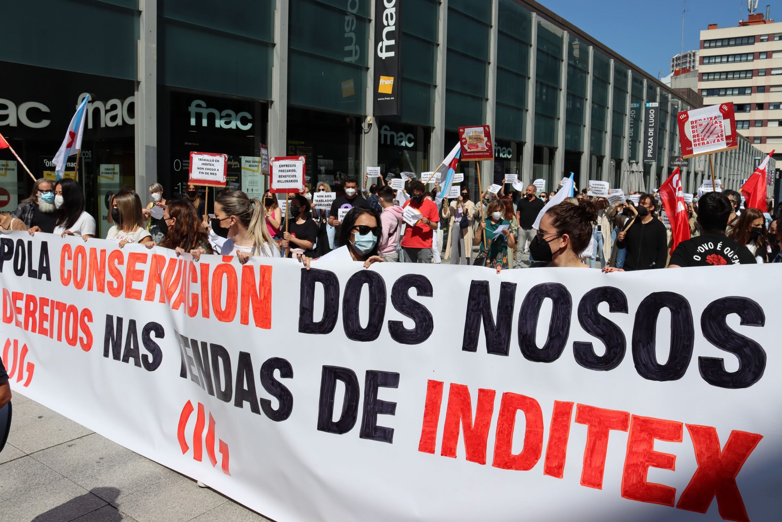 Cientos de trabajadoras del grupo Inditex se manifestaron en A Coruña