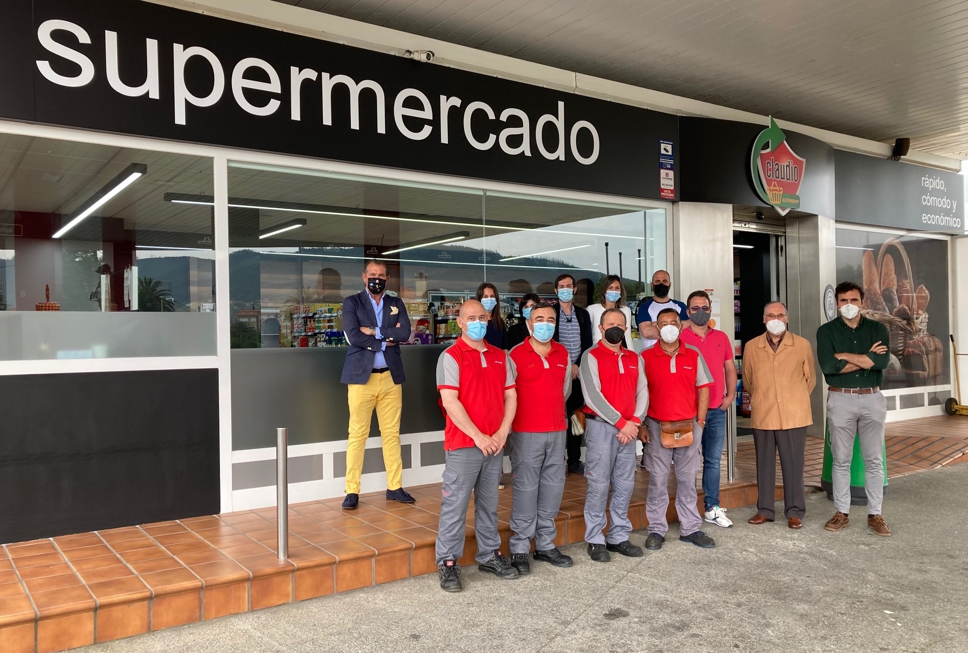 Acto de inauguración del nuevo supermercado