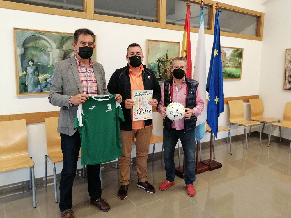 El acalde de Brión, Pablo Lago, presenta la escuela deportiva | CONCELLO DE BRIÓN