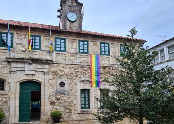 El Ayuntamiento de Ortigueira luce una bandera LGBTI | AYUNTAMIENTO DE ORTIGUEIRA