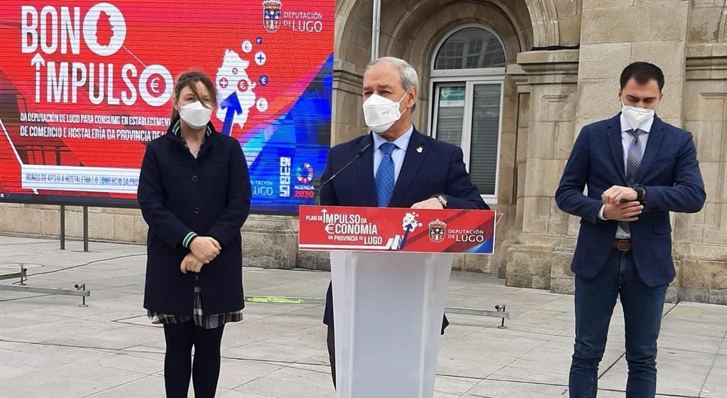 El presidente de la Diputación de Lugo, José Tomé, en la presentación de los descuentos.