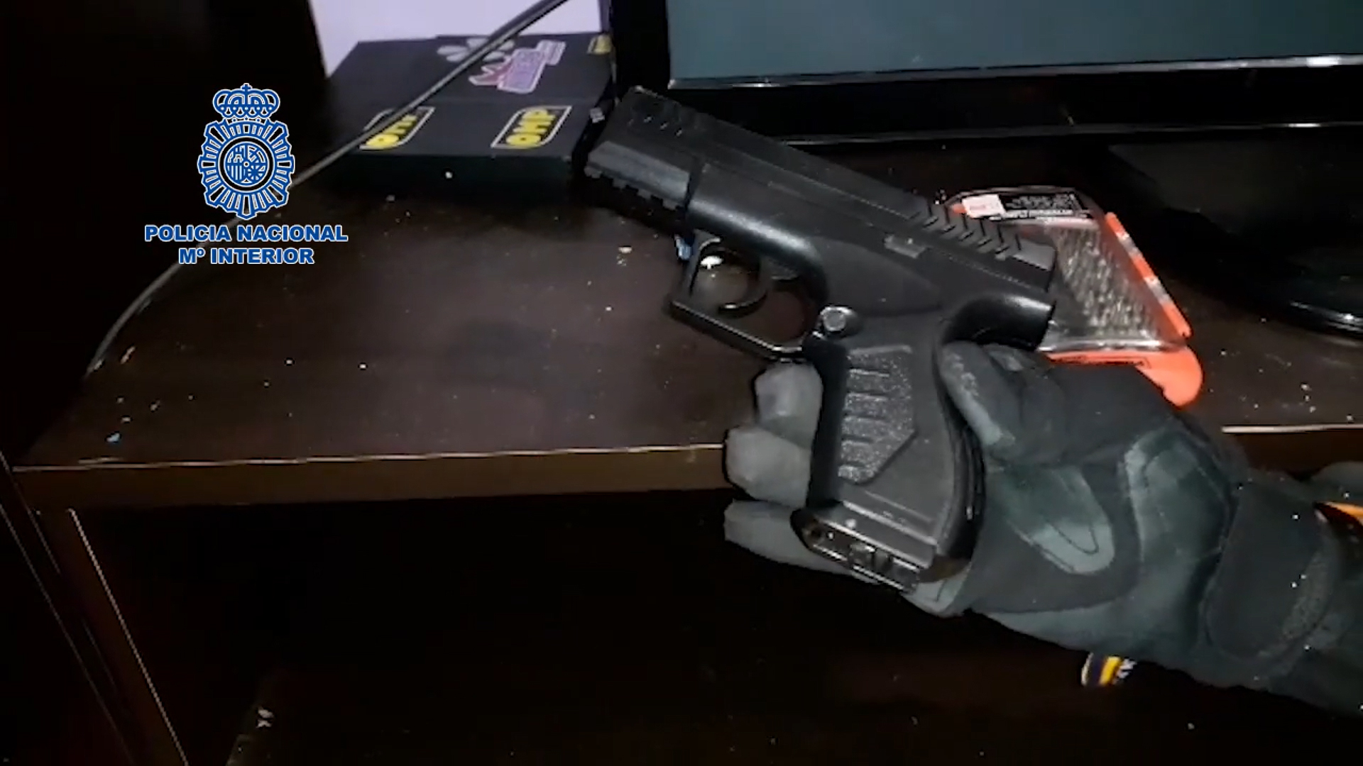 Los agentes localizaron el arma que se usó en el asalto