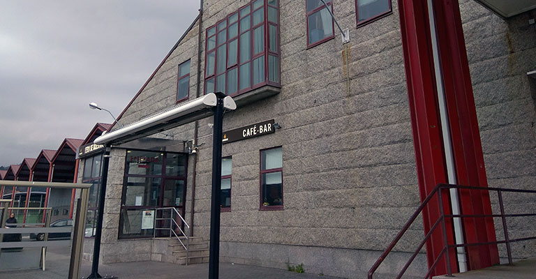 El incendio se produjo en la cocina de la cafetería del reciento ferial de Punta Arnela
