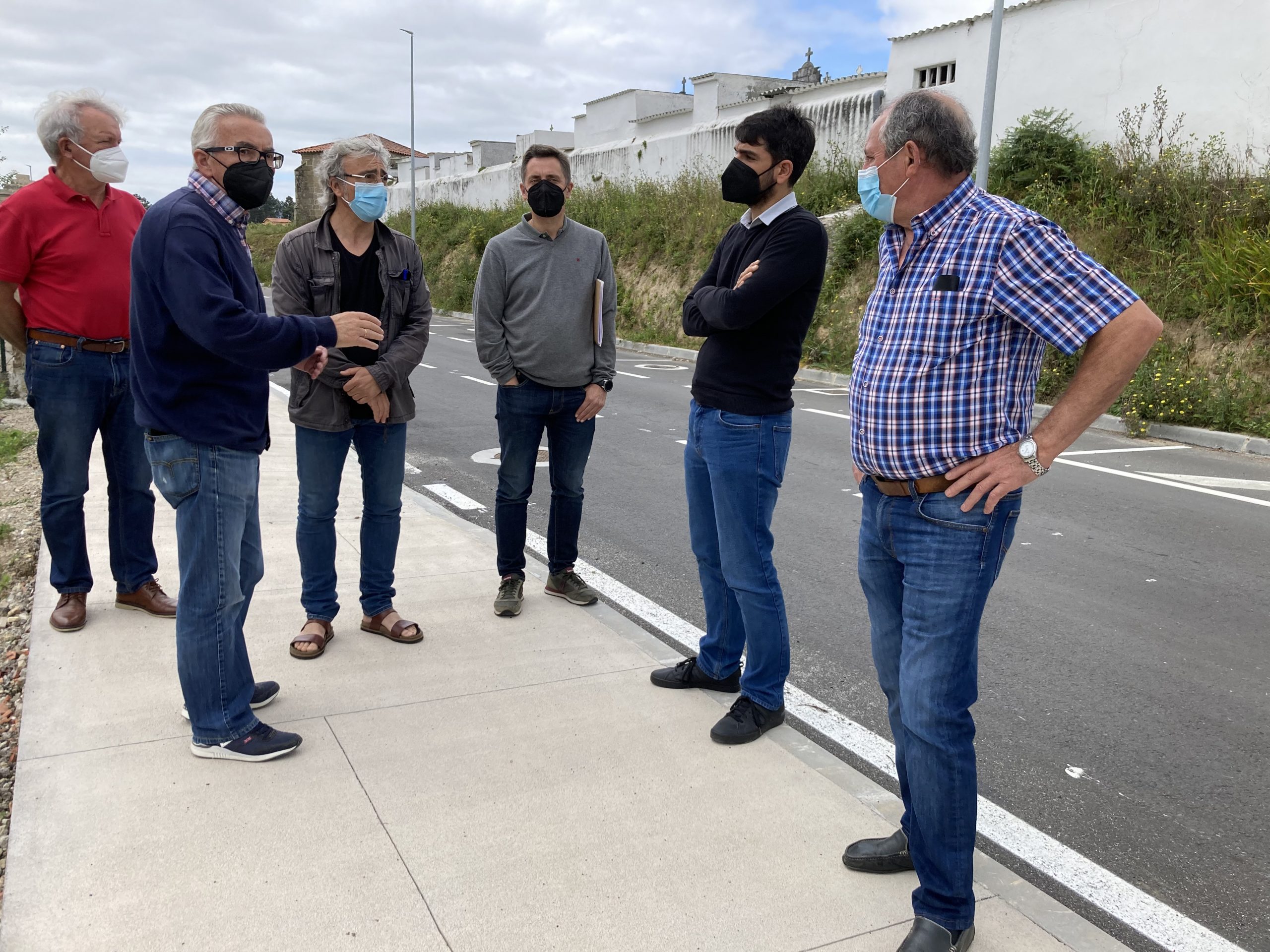 El concejal de Urbanismo, Julián Reina, visita la carretera de Serantes | CONCELLO DE FERROL