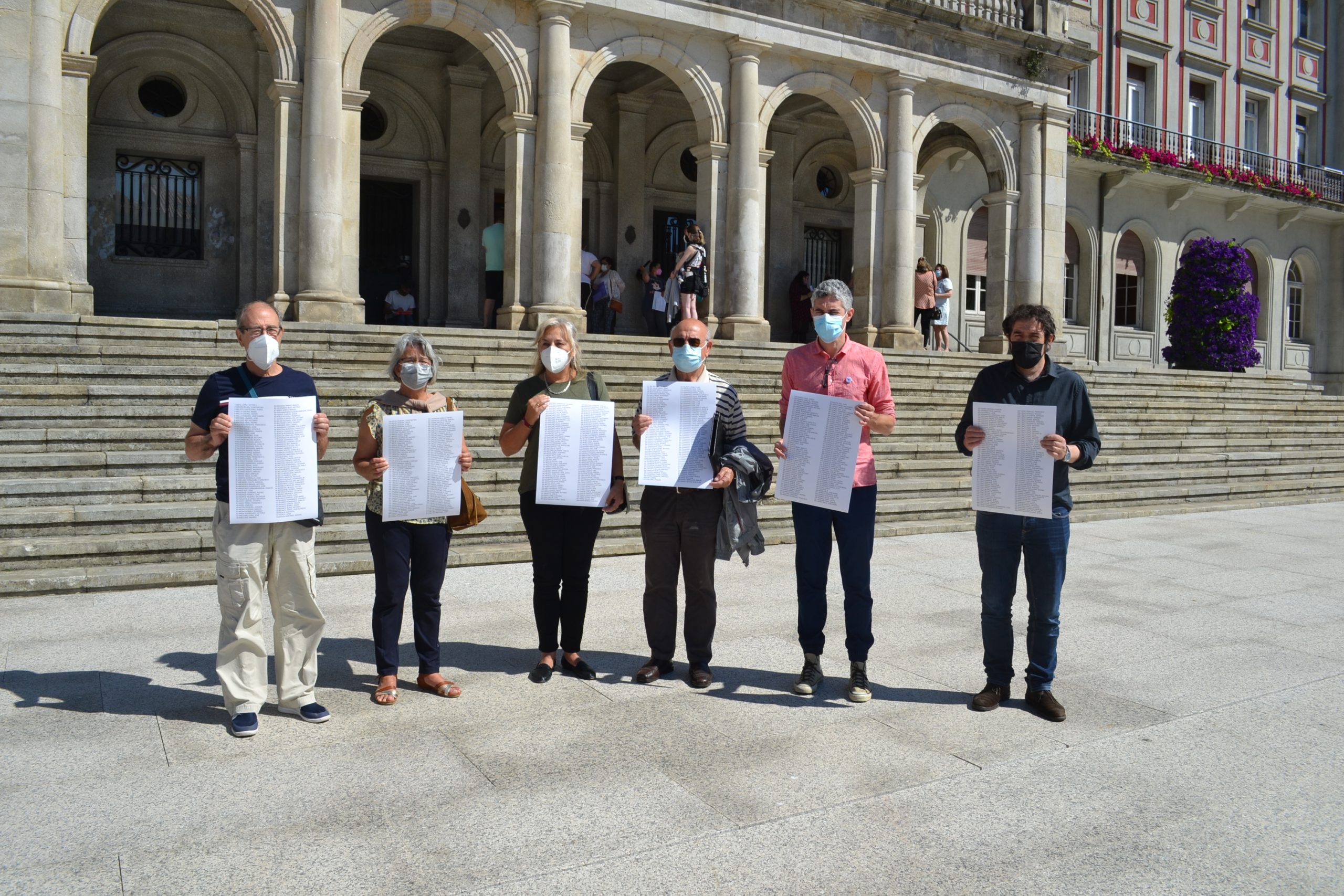 Miembros de la Comisión Pro-Memorial a las víctimas del franquismo