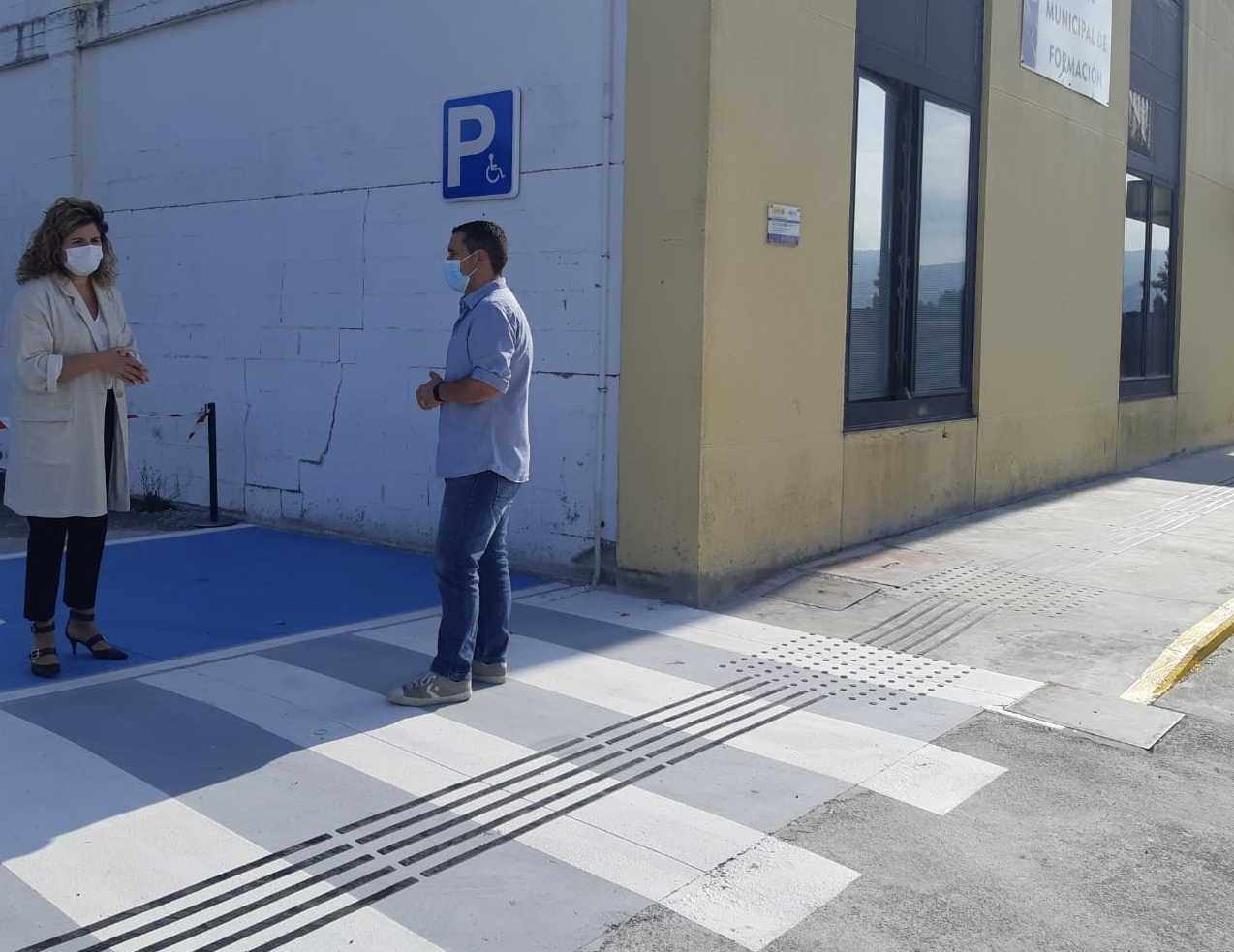 La alcaldesa, Marián Ferreiro, y el edil Pablo Mauriz visitan el resultado de las obras | CONCELLO DE NARÓN