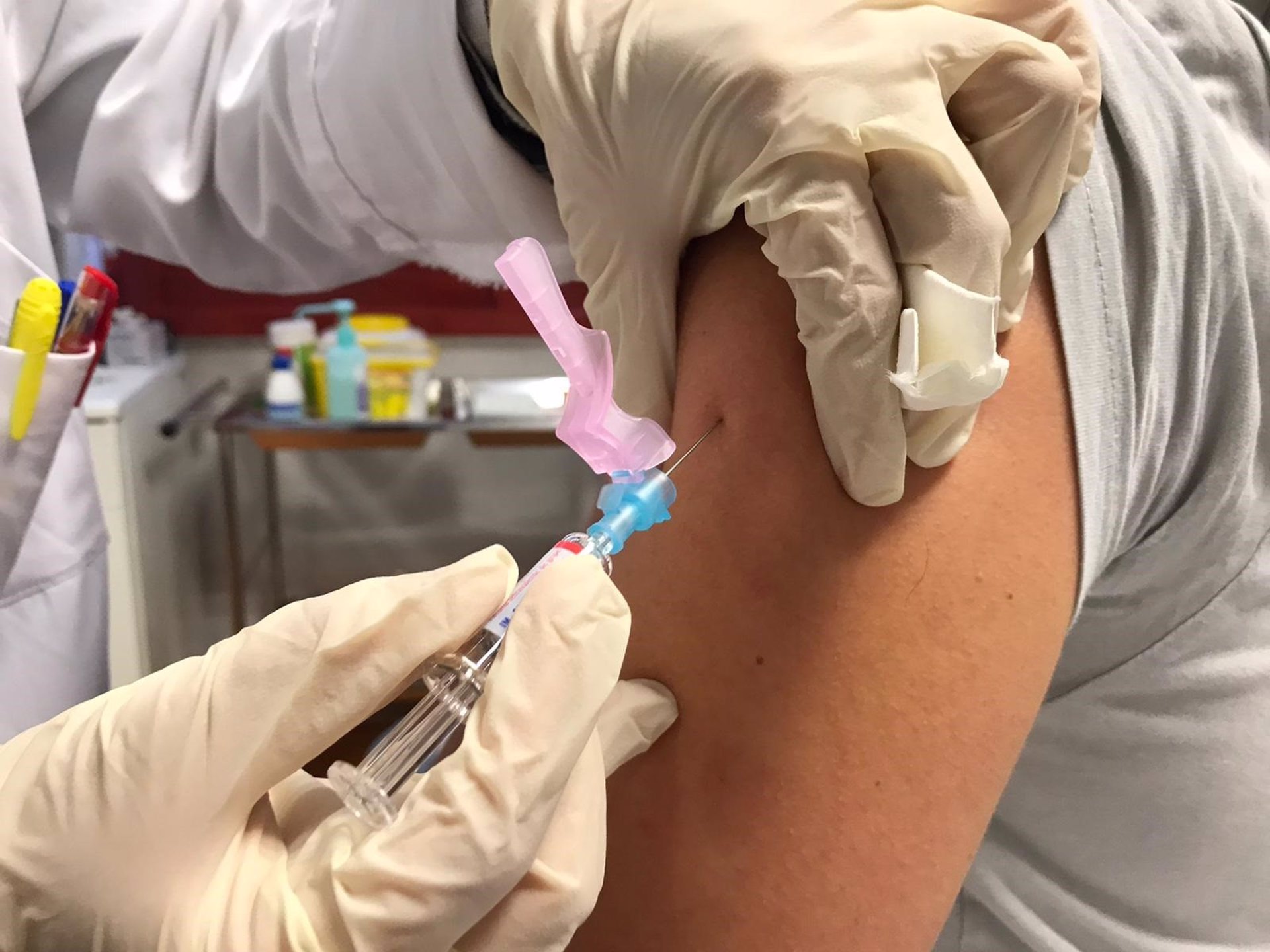Actualmente, la Xunta se muestra preocupada por la incidencia del virus en los jóvenes.