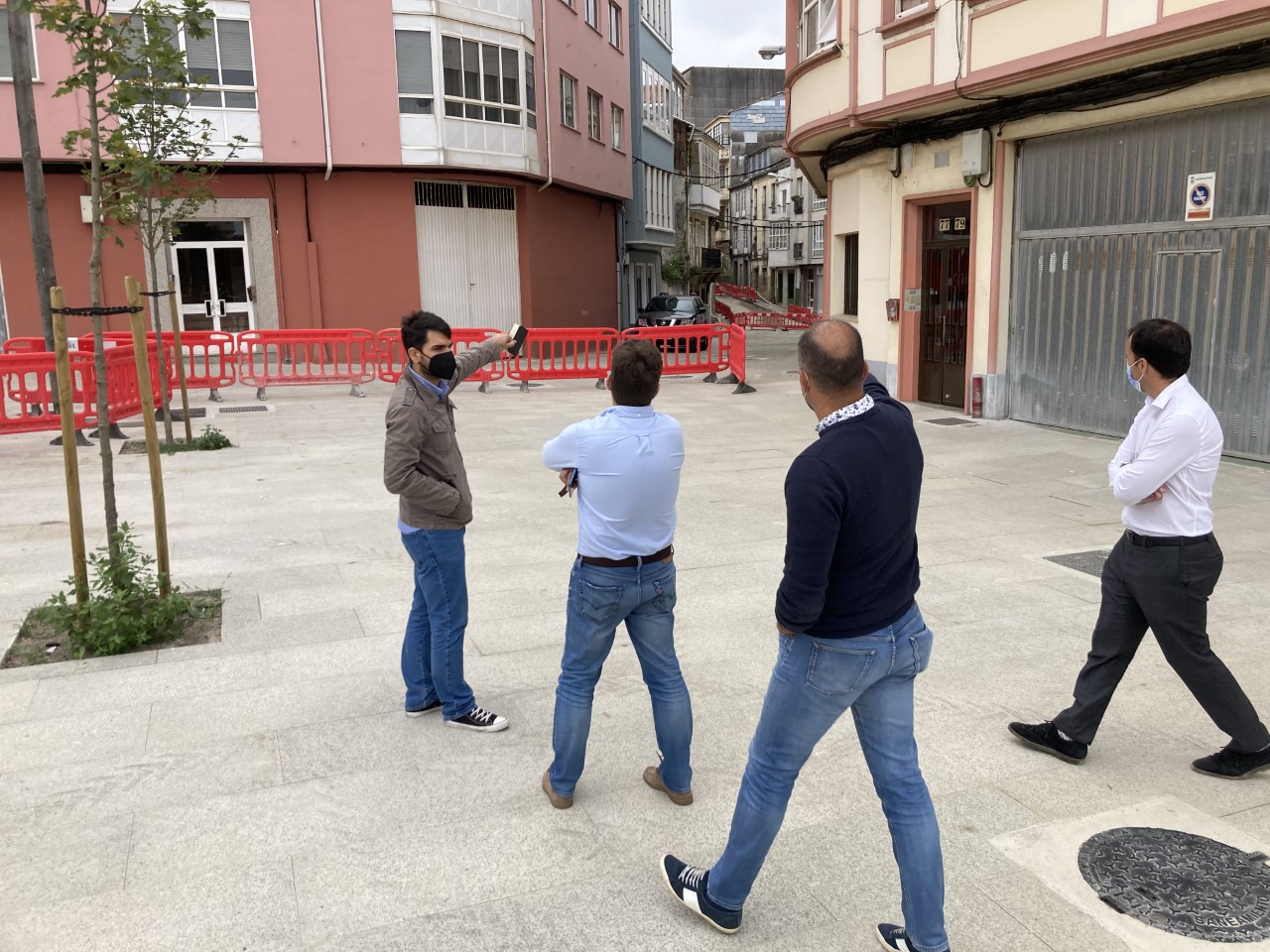 El concejal de Urbanismo, Julián Reina, recorre las obras de Ferrol Vello | AYUNTAMIENTO DE FERROL