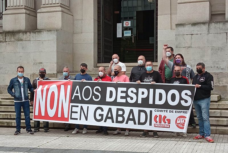 Empleados de Gabadi se concentran en el TSXG por el juicio de impugnación del ERE | CIG