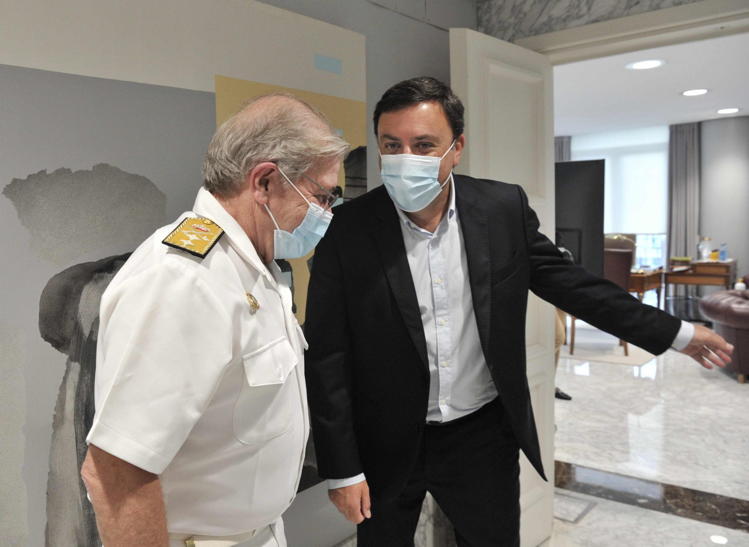 El presidente de la Diputación de A Coruña, Valentín González Formoso, recibe al almirante jefe del arsenal militar de Ferrol | DEPUTACIÓN DA CORUÑA