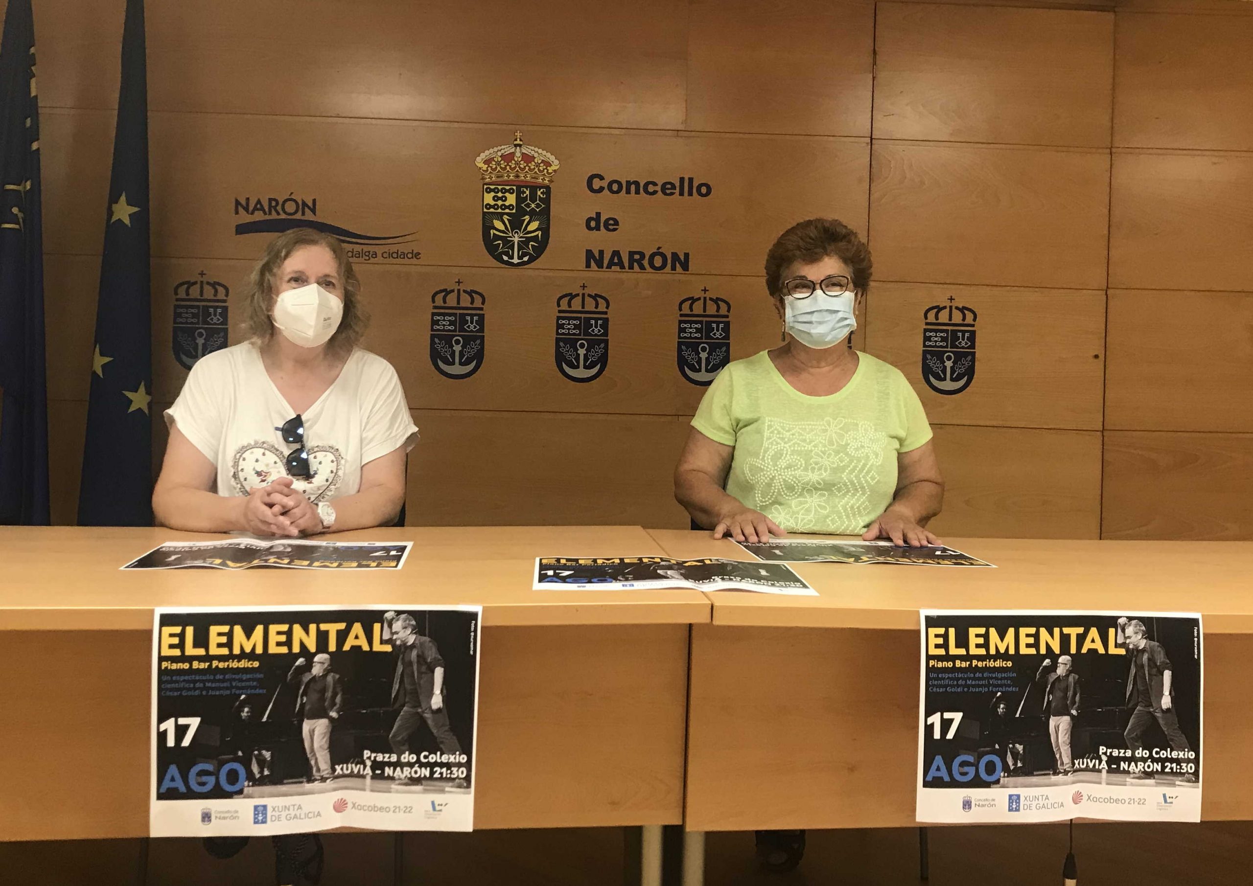 La concejala de Educación y Bibliotecas, Mercedes Taibo, y Patricia Romero, integrante de la Asociación de Vecinos Altea, de Xuvia, presentan "Elemental" | CONCELLO DE NARÓN