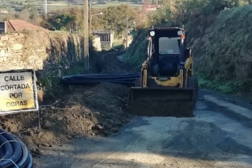 Obras de la red de saneamiento en Lago