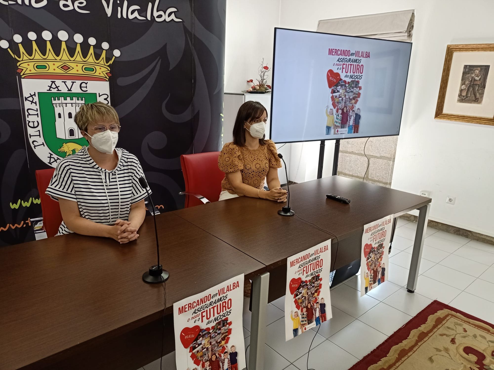 Las ediles de comercio y turismo presentando la iniciativa.